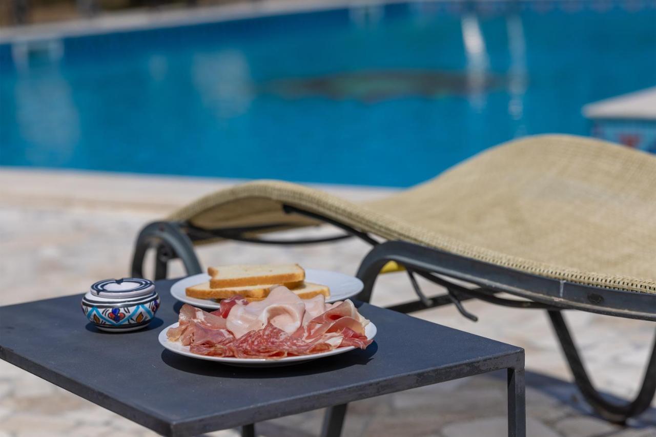 Bed and Breakfast Casa Ulmi Con Piscina Uggiano La Chiesa Zewnętrze zdjęcie
